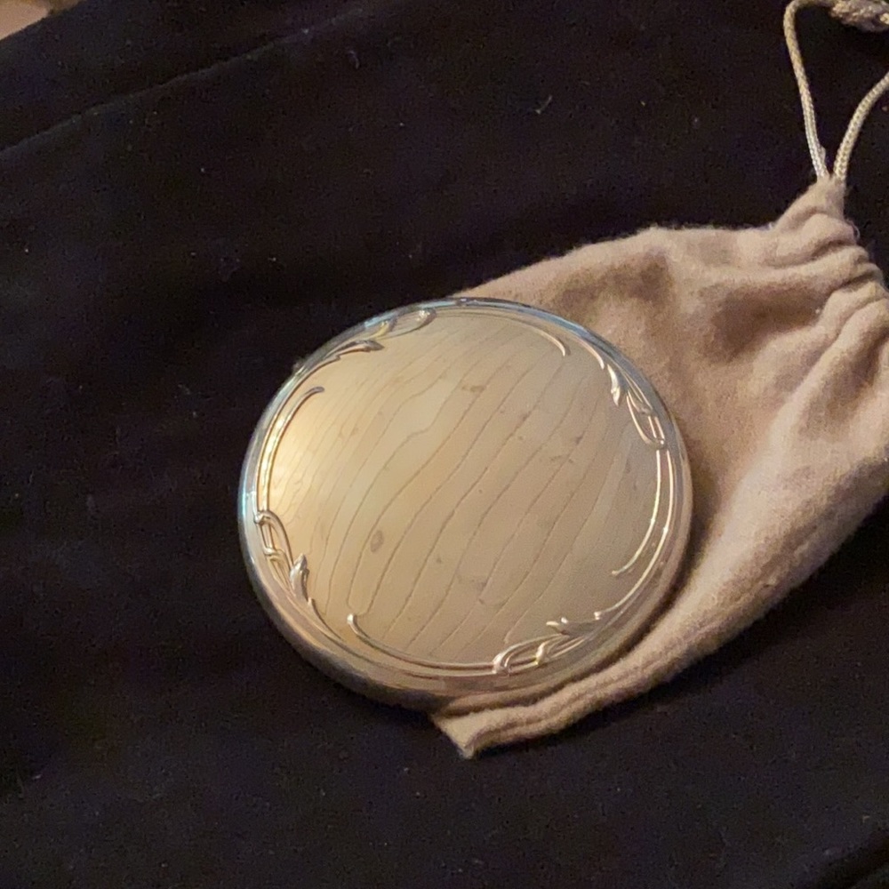 Antique Lundt Sterling compact  mirror with original pouch.3 inches in diameter